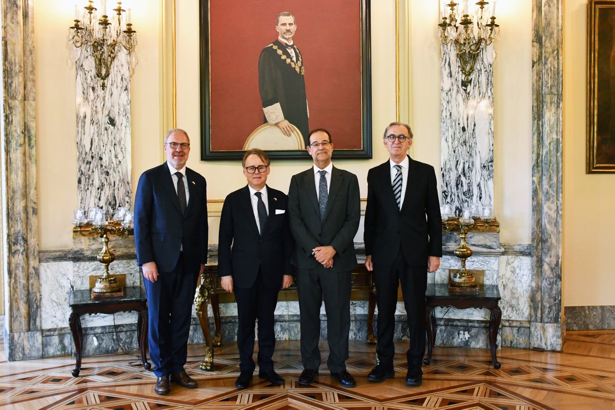 KristjanAStef's tweet photo. Fue un placer acompañar al presidente del Tribunal Supremo islandés, Benedikt Bogason, durante su visita a la sede del Tribunal Supremo en Madrid 🇮🇸 🇪🇸

Gracias a Dimitry Berberoff, Ignacio Sancho y Luis Seller Roca de Togores por la acogida🏦

📷 Comunicación CGPJ https://t.co/pUnFvJ6j3e