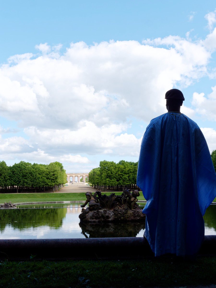 Gamin_Innocent's tweet photo. Ni**as in Versailles https://t.co/SbUjFbGjYG