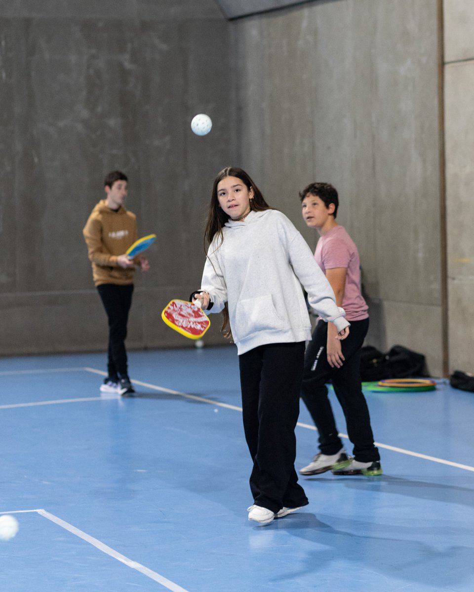 frnadal's tweet photo. Una iniciativa que promueve el #deporte como herramienta de inclusión, convivencia y desarrollo personal, donde niños y niñas han podido disfrutar gratuitamente de múltiples disciplinas deportivas junto a entidades, colegios y asociaciones del barrio. https://t.co/JWo4gZAzkA
