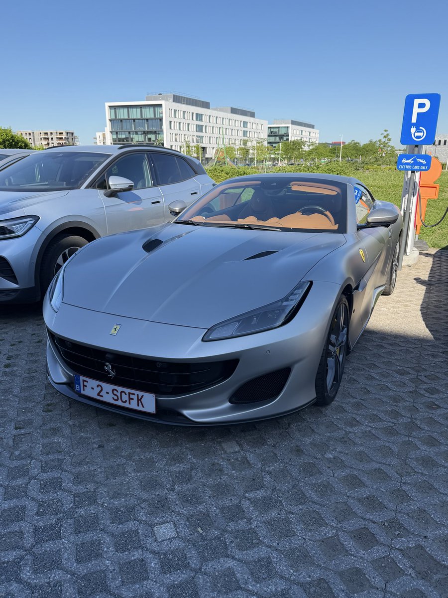 eddystaas's tweet photo. Ook Ferrari gaat met zijn tijd mee 😇 #electriccars #petrolhead https://t.co/pBoaUS582B