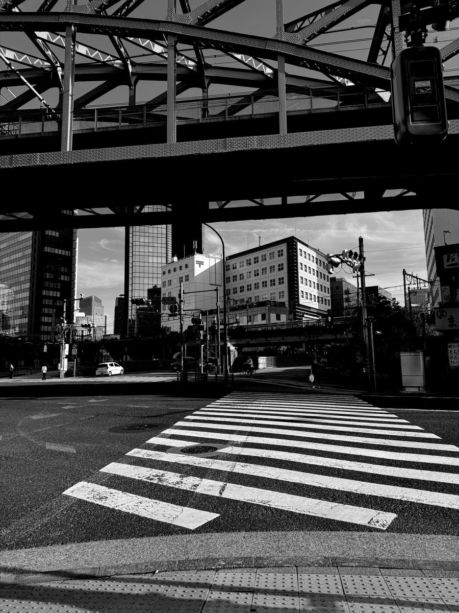 ytworks7's tweet photo. It's already 5:00 p.m.
#monochrome #streetsnap #photography #ytworks
#iPhone #Apple https://t.co/6TzCKxu3Xf