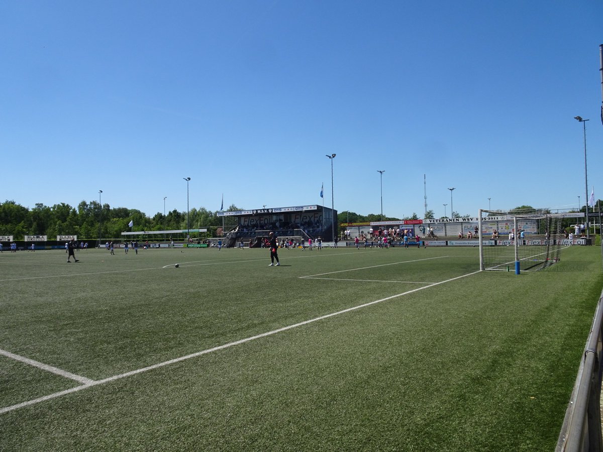 FRMartijn's tweet photo. WSV Apeldoorn - sv Enter 3-1. In een onderling duel werd bepaald wie de titel pakte, WSV was de betere. #Groundhopping #NoPyroNoParty @sventernieuws @wsv_voetbal https://t.co/oGTE8RCsQw