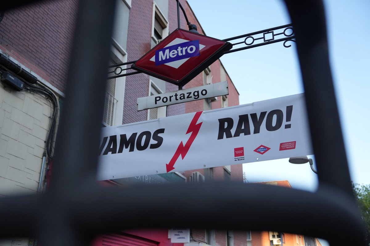 Madridiario's tweet photo. ⚡️ Metro se vuelca con el Rayo y tematiza las doce estaciones de Vallecas 

Con motivo del encuentro, el Estadio de Vallecas instalará también tres pantallas gigantes para que los aficionados puedan seguir el partido en directo. 

https://t.co/942R7hLhGm https://t.co/re5hY2TKUy