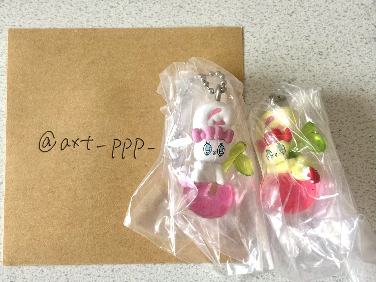 axt_ppp_'s tweet photo. 交換 エスターバニー　さくらんぼスイング　ガチャガチャ　カプセルトイ　ガシャポン

譲 ➡️ ハッピーバニー赤 クリームバニーピンク（1枚目）

求 ➡️クリームバニー赤 ＞リボンバニー赤

郵送希望です📮
お気軽にお声掛け頂けますと幸いですჱ̒( >  ̫ < ) https://t.co/CLOGnWjYSS