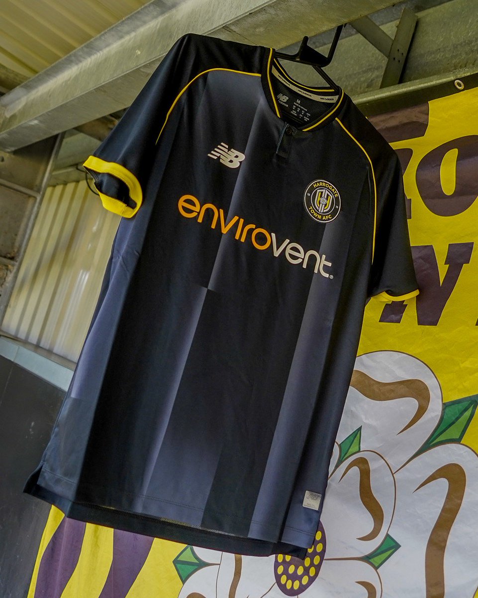 HarrogateTown's tweet photo. Kicking off 𝙆𝙞𝙩 𝙇𝙖𝙪𝙣𝙘𝙝 𝙒𝙚𝙚𝙠 with our new third shirt ⚫
