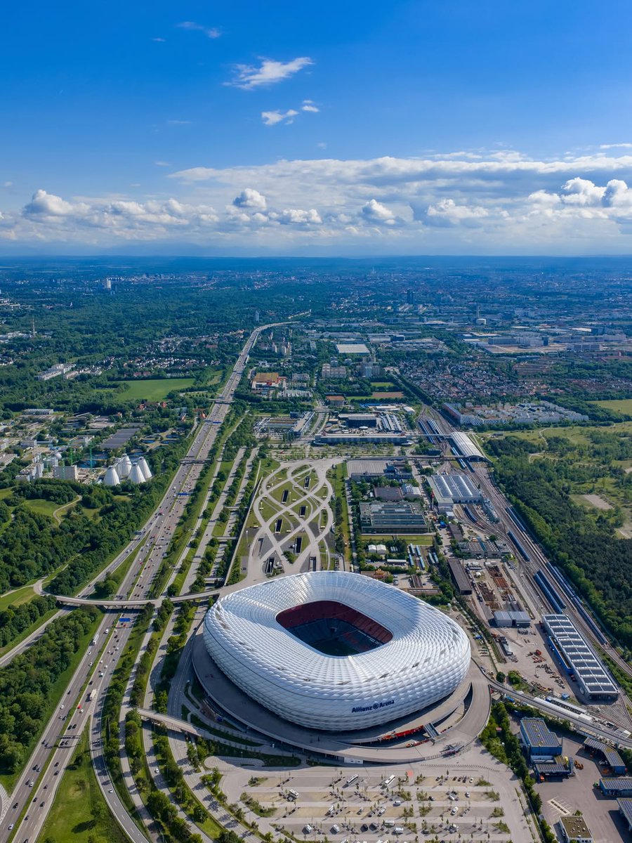 WorldCity_X's tweet photo. 📍Allianz Arena, Munchen, Germany 🇩🇪 https://t.co/GV7abMPCtH