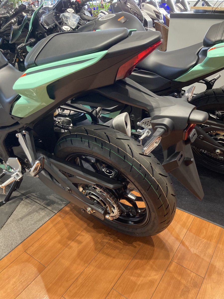 YSPNGYW's tweet photo. 爽やかな感じでスースーしそうなライトグリーンのR3/R25入ってきました！どちらも即納可能です！是非ご来店ください！
#ヤマハ https://t.co/G5k1WIY8Vk