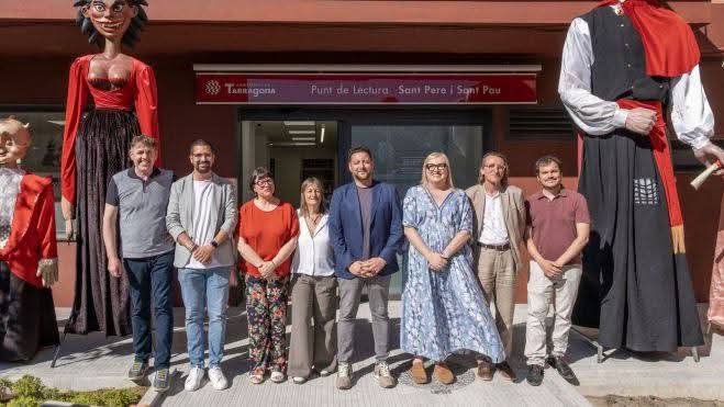 NoeliaFerrete's tweet photo. Ahir es va inaugurar un nou projecte bibliotecari del qual formo part, ara sí, com a tècnica especialista en biblioteques i amb dedicació completa. Aquest projecte no és més que la llavor de la futura biblioteca de Sant Pere i Sant Pau, de 2.700 metres quadrats 😃📚 https://t.co/uxcBbtsDiP