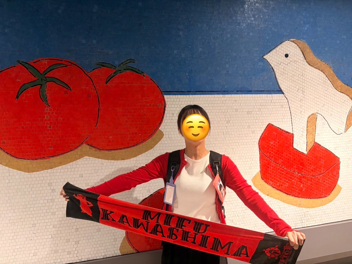 hello_yuzu's tweet photo. 友達と初めてJuiceの現場行ってきた🍹
魂を感じる歌声とダンスでしっかりファミリーの仲間入りさせていただきました❤️
（リュックにチェキぶら下げまくり） https://t.co/itdndpCZcx