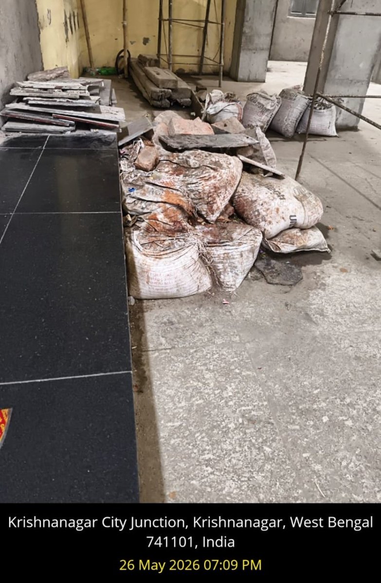 AMIT01998's tweet photo. Station:-Krishnanagar city jn
Pf:-1
Date :-26May,2026
1 no Platform, infront of ticket counter the space is too much dirty,clean it as soon as possible,take it as a challenge 
@drmsdah 
#ERchallenge
@EasternRailway https://t.co/a44sAzfJ25
