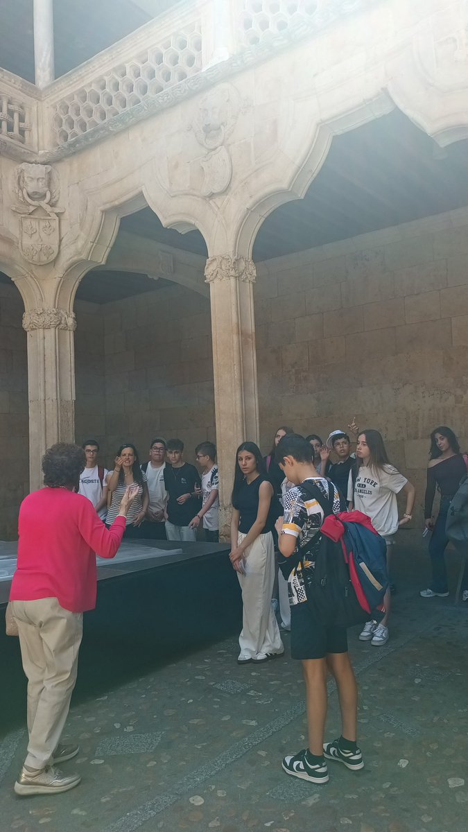 Colegio Virgen Niña tweet media