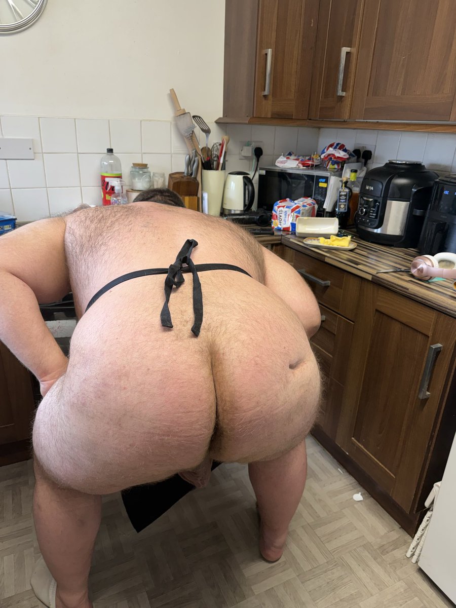 BigPowerStrong's tweet photo. Naked chef episode 3 what should we cook https://t.co/EkFOUyvWQZ
