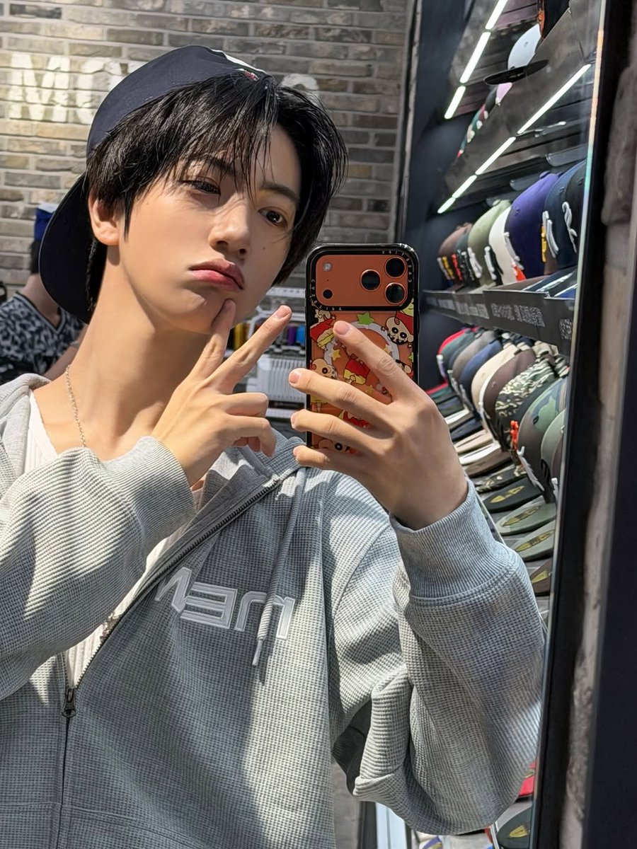 pie_IIEO's tweet photo. 260506 응원하는 팀이 지더라도 우리 안아주어요
#광고 #NewEra #뉴에라 #59FIFTYDAY @ newerakorea (1) https://t.co/ltJrIoFQI8