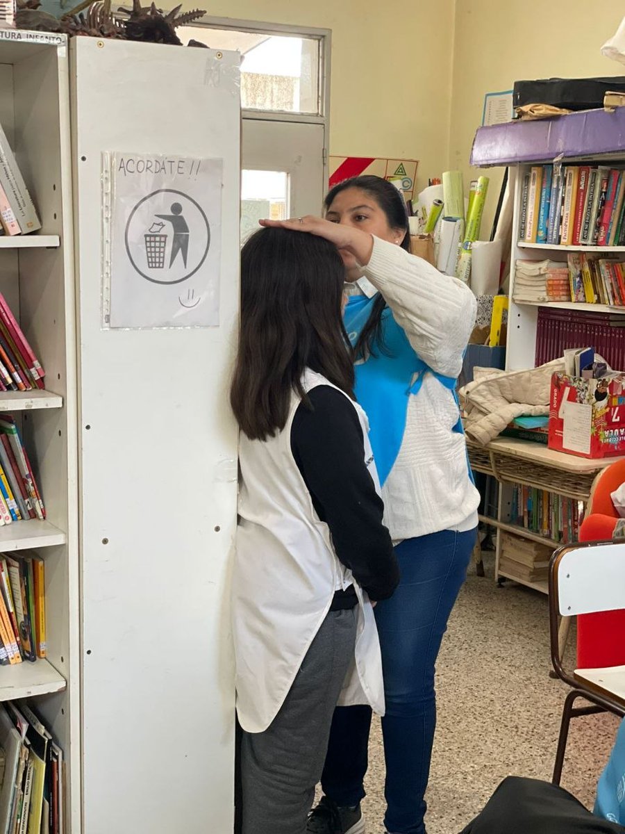 RegionSanX's tweet photo. 📍 #Bragado | Nueva jornada del Programa de Salud Escolar en la EEP N° 6. Los equipos realizaron controles de pediatría, odontología, agudeza visual, peso, talla y vacunas. 🩺🏫

Se atendieron 22 niñes en total entre ambos turnos (1er y 6to año), articulando derivaciones. https://t.co/oC98yLVZxQ