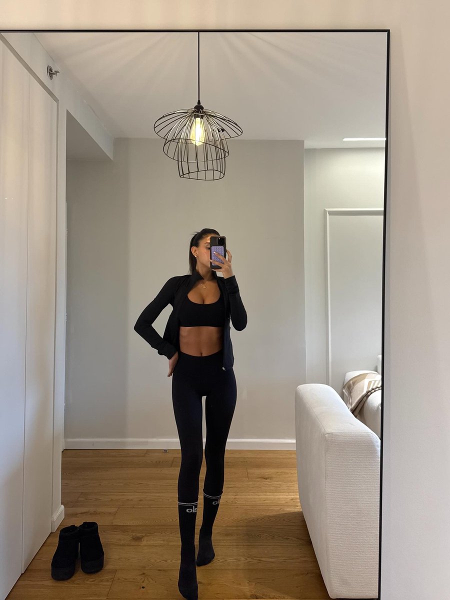Kelly Mia tweet media