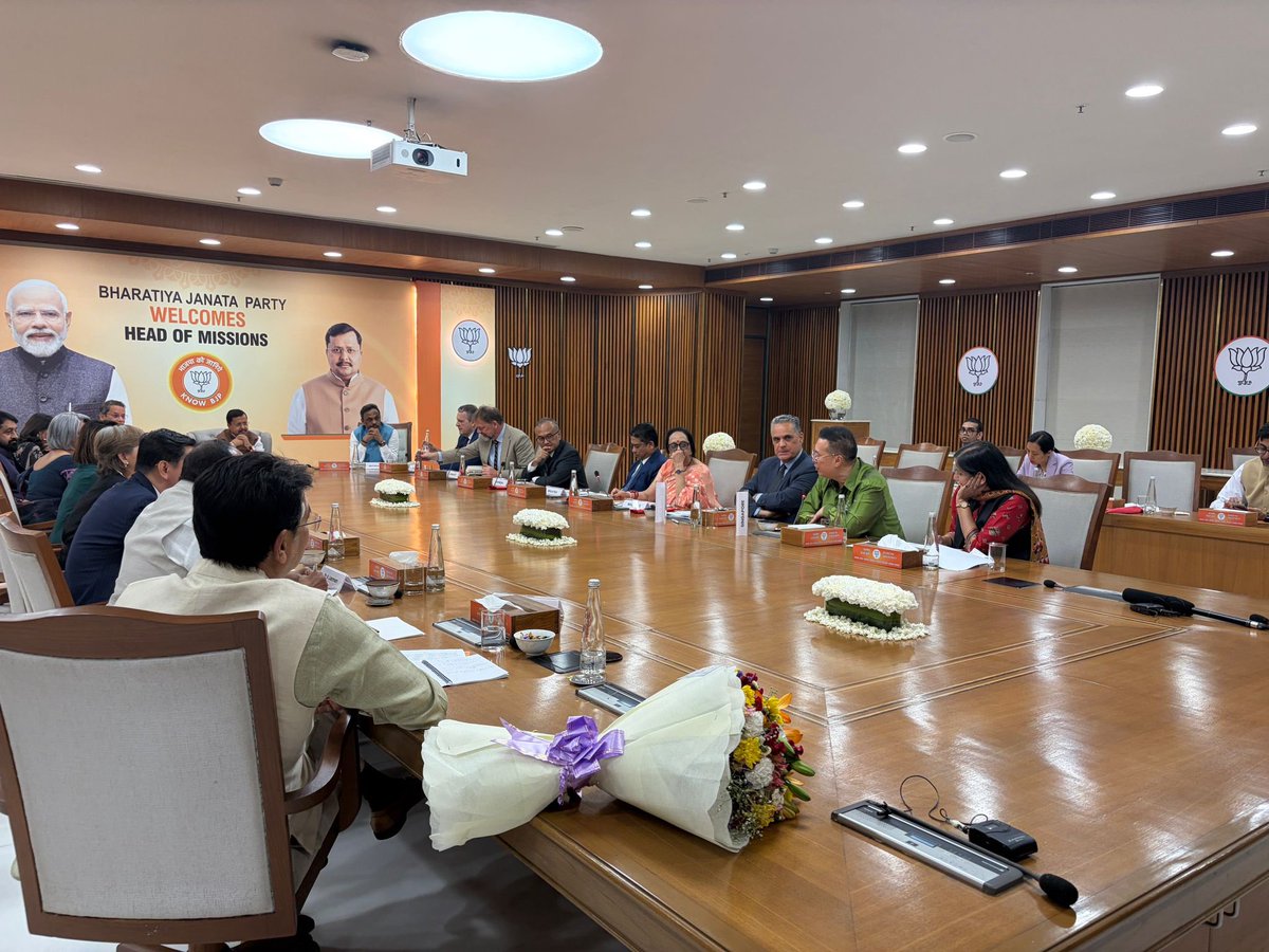 SGinIndia's tweet photo. Happy to meet BJP National President Shri @NitinNabin ji at the BJP headquarters today.

We had a warm exchange on the party's political vision for India, governance priorities, and the continued growth of 🇸🇬-🇮🇳 relations. HC Wong

@BJP4India @TawdeVinod
#KnowBJP https://t.co/PlbLVkj2X0