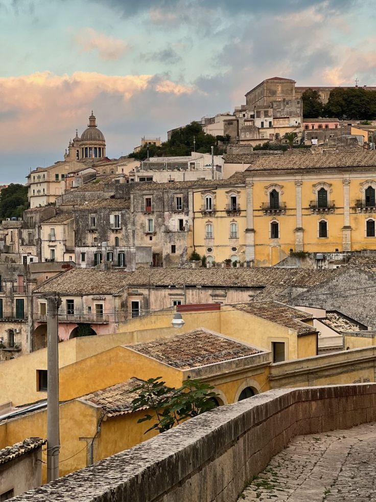 MozartCultures's tweet photo. ragusa architecure, italy https://t.co/mCnuHuy3lM