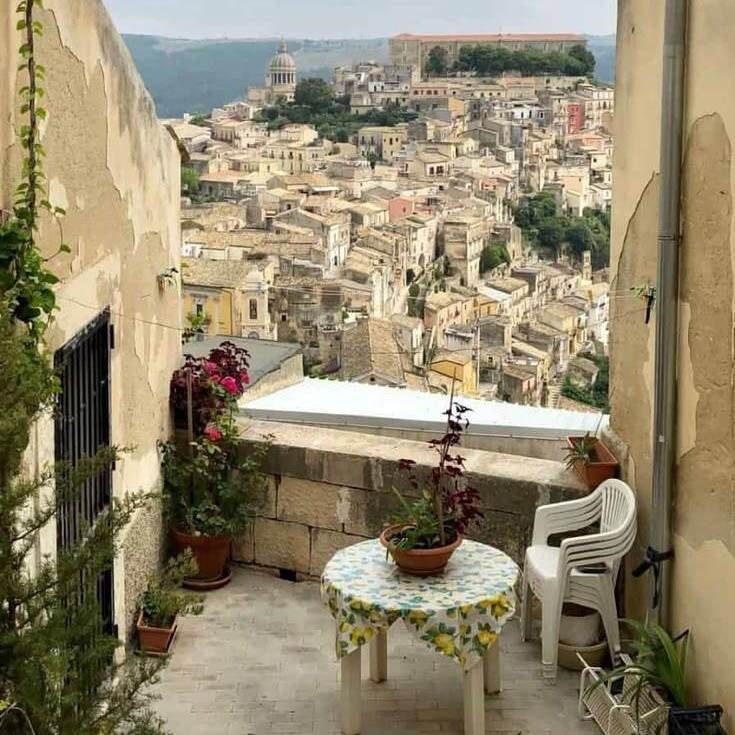 MozartCultures's tweet photo. ragusa architecure, italy https://t.co/mCnuHuy3lM