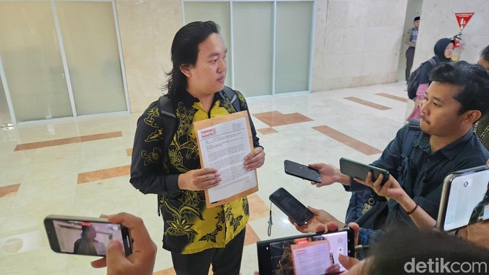 andreasharsono's tweet photo. Parlemen Eropa mengeluarkan resolusi guna mendesak pemerintah Indonesia mencari orang yang bertanggungjawab atas serangan terhadap pembela hak asasi manusia dan lingkungan hidup Andrie Yunus di Jakarta dan Muhammad Rosidi di Pulau Bangka https://t.co/mgXF403FH0 https://t.co/ydgkIVl48z