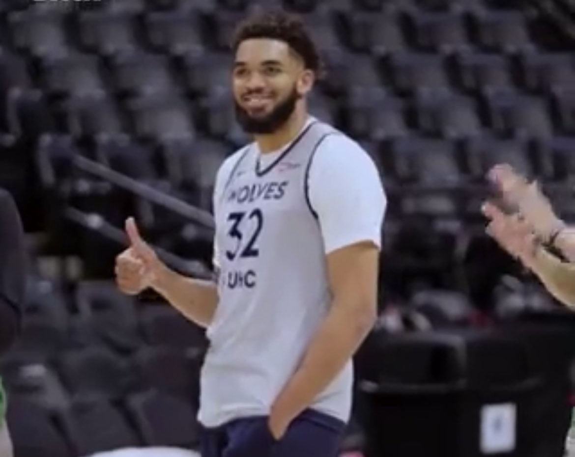 Croonchh's tweet photo. Woke up so happy for KAT 💙

Absolutely deserves to enjoy every second of this and I will love it when he lifts that Larry https://t.co/fCJdd0OhH5