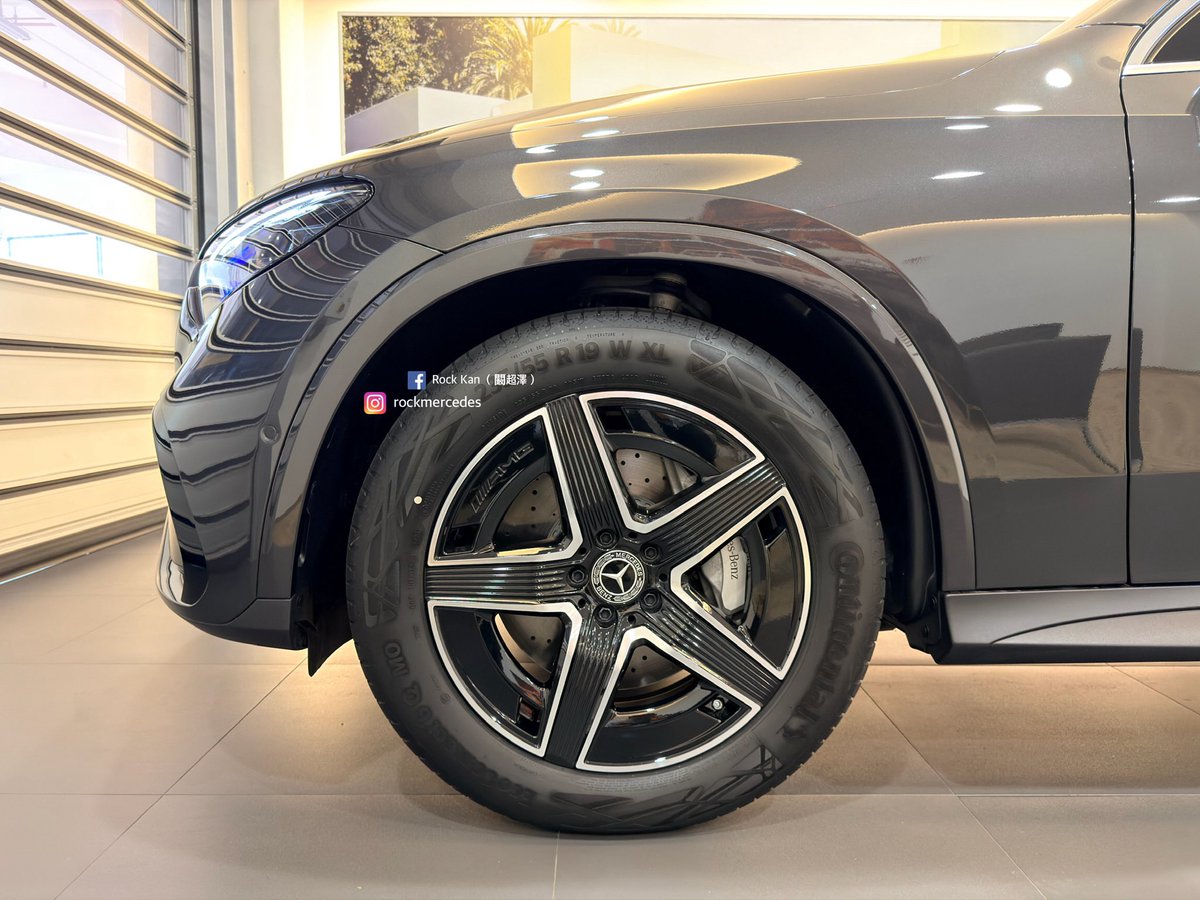 Mercedes_Rock's tweet photo. 🎉 豪華家庭休旅 The GLC 吉日交車 🎉

在選配專屬豪華PLUS套件後，讓本就舒適與質感雙重並重的風格，增添了不同凡響的魅力😍

獨樹一幟的奢華設計，與數位化的螢幕、電容感應方向盤等完美融合，造就了絕佳駕駛體驗💪💪💪

The Best or Nothing

#DynamicAllTheWay
#GLC #X254
#MercedesAMG https://t.co/vWsCX73cz8