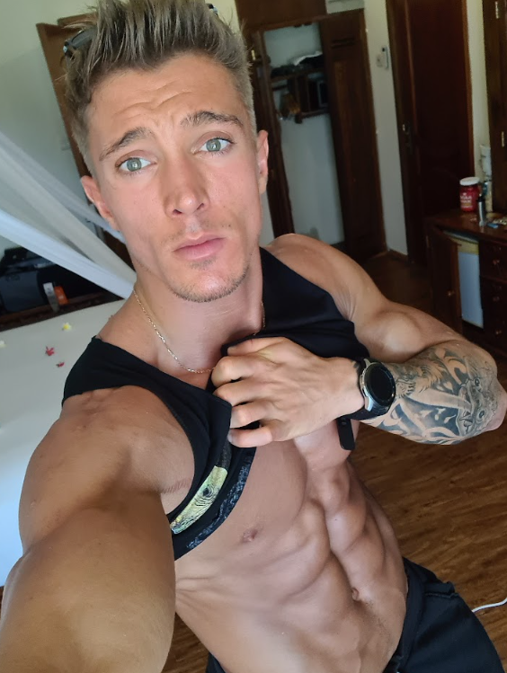 zahry fitness model tweet media