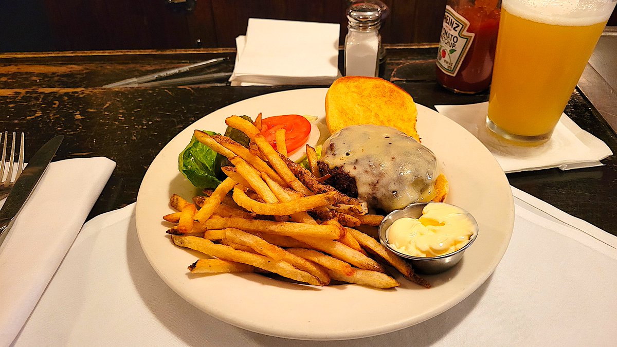 RoadTips's tweet photo. This place was touted to have the best burger I've ever had.  While the burger was very good, the fries were better.  This legendary mid-Manhattan restaurant is better known for the famous people they've served over the years - Joe Allen in New York City.
https://t.co/POBxRuMLVi https://t.co/mjjdHWSie7