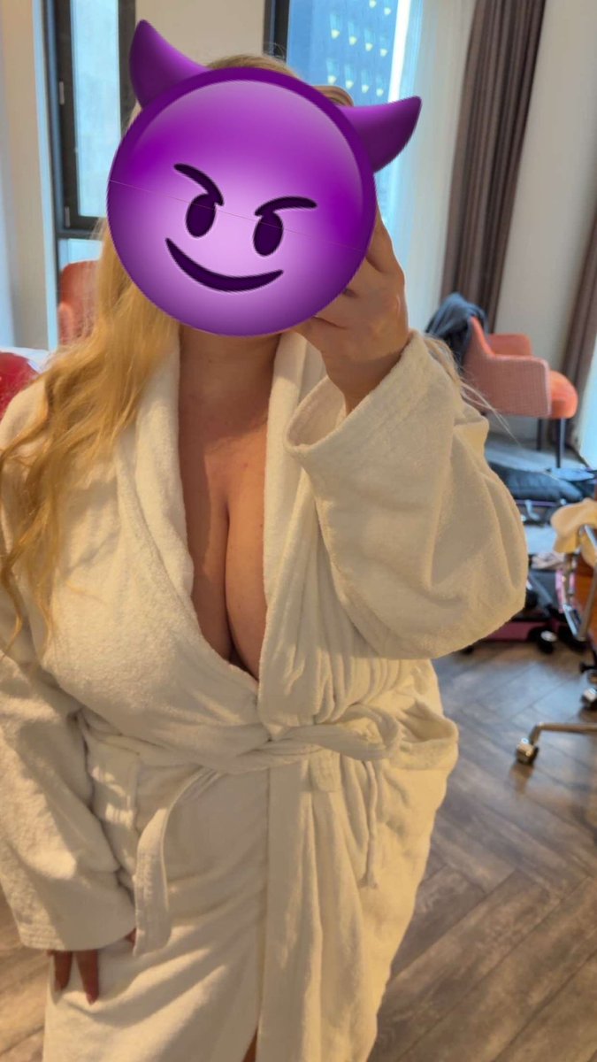 bustygoddessb's tweet photo. Devil in a robe 😈 Who wants to sponsor my holiday wardrobe? Buy me some sexy outfits &amp; I’ll send you the hottest try-on pics when you come through 🔥
DM me your budget &amp; let’s make it fun. Good boys only 💸✨
#findom #brat #spoilme https://t.co/VAWotahqDx