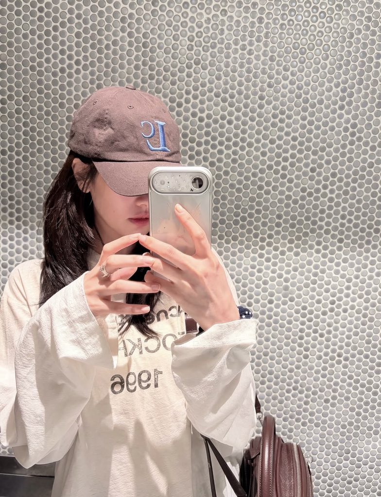 Jungsomin_th's tweet photo. [📸 260526] IG : hiinent_official

เหมือนของขวัญที่เดินทางมาหาเราระหว่างฤดูใบไม้ผลิกับฤดูร้อน — Daily look ของโซมิน 🎀
ขอให้ทุกคนมีความสุขในสัปดาห์นี้ไปพร้อมกับภาพถ่ายในชีวิตประจำวันของนักแสดงโซมินนะคะ 

#정소민
#จองโซมิน 
#JungSoMin https://t.co/d8rVsunldz