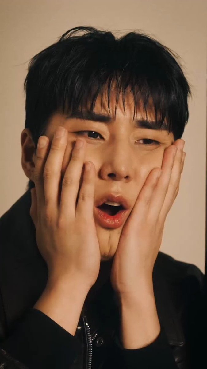 모브 tweet media