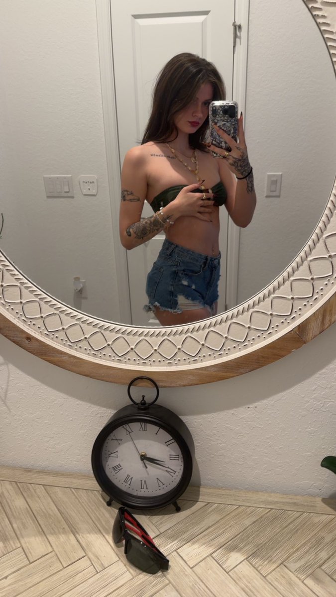 ari ✰ findom tweet media