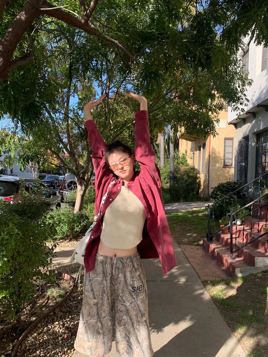 jizewon's tweet photo. Catching that golden California sunshine in the hills of LA. Just a casual day wandering around the neighborhood in my favorite layers. ☀️🌴 https://t.co/MJkhkCzC4u