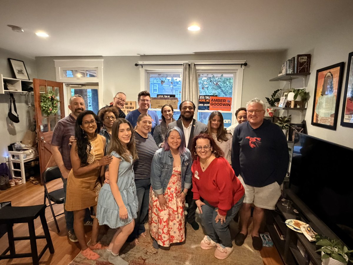 GregoryJackson's tweet photo. Thank you to @Fieldsy for opening your home for an amazing meet and greet in #Ward4 !!! Your kind words and support as a mother, fellow non-profit leader and friend mean the world. #LessTalkMoreAction https://t.co/27wXdi5xeW
