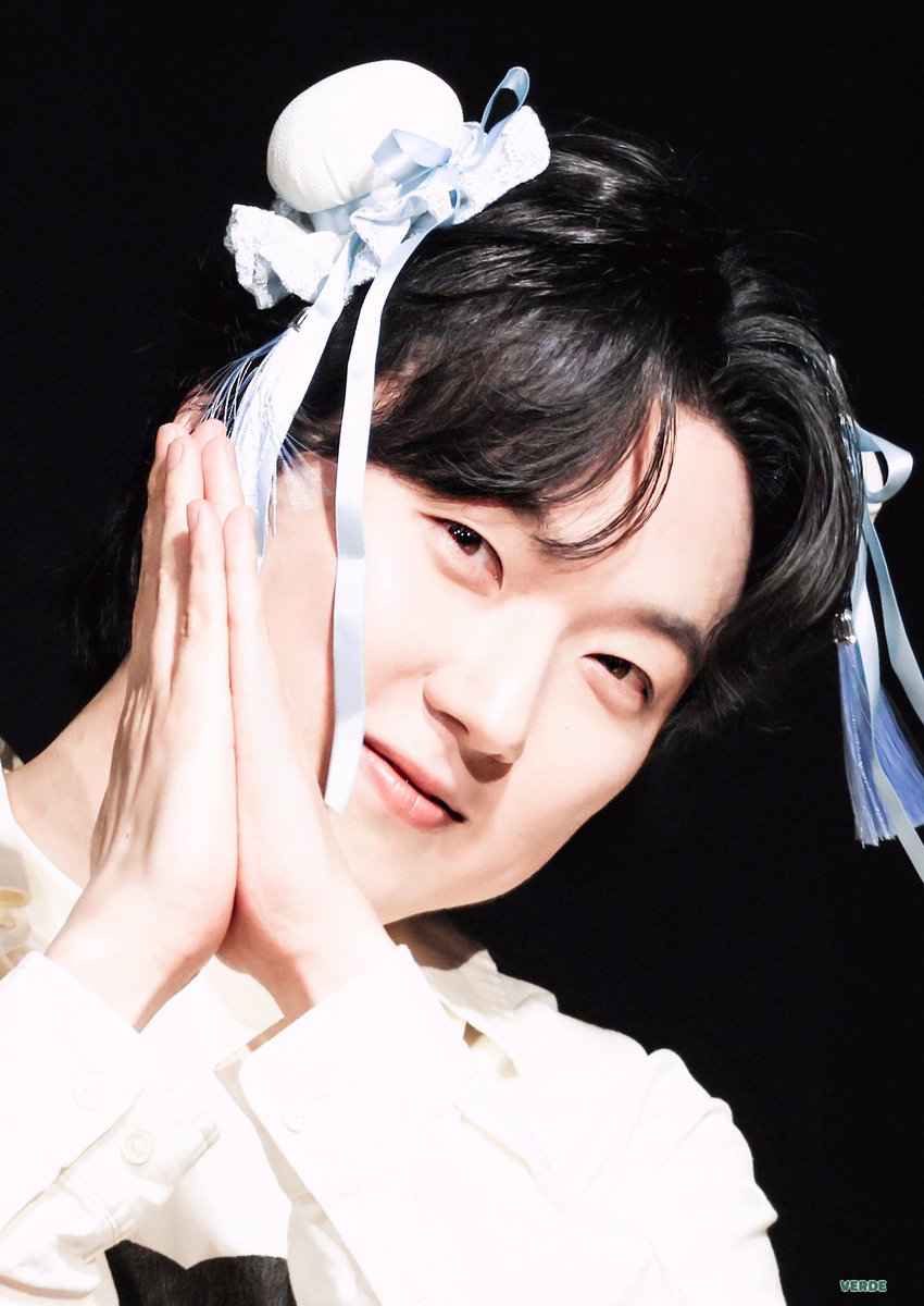 verdefore's tweet photo. 26.05.17 
THE LEGACY-jj뮤즈
팬싸인회

🍑말랑복숭아 취급주의

#포레스텔라 #Forestella 
#강형호 #KangHyungho https://t.co/EmFjKrcdAJ