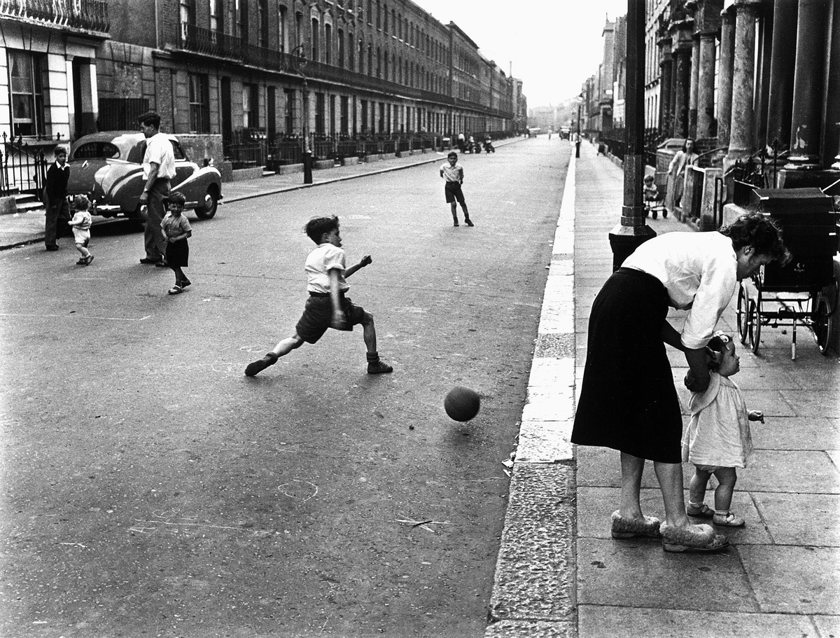 eyeonaxis's tweet photo. Football in the streets of London. England, 1950-60s, by Roger Mayne https://t.co/u4IjAddmv1