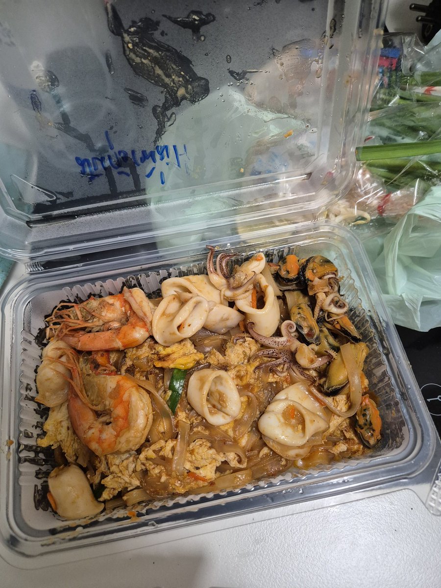 Middle_Jari's tweet photo. ชอบกินผัดไทยมาก หาร้านอร่อยยาก วันนี้สั่งผ่าน shopee food รีวิวดี สรุปของเขาอร่อยจริง ไม่แฉะไม่ได้ปรุงเลย ไม่ใส่อะไรก็เขียนบอกเขาได้เลยได้ตามนั้นเป๊ะ 👍

https://t.co/Nl5NOYDT95

#ผัดไทย #ผัดไทยอร่อย #ผัดไทยวราลี #shopeefood https://t.co/i2EMsAy81K