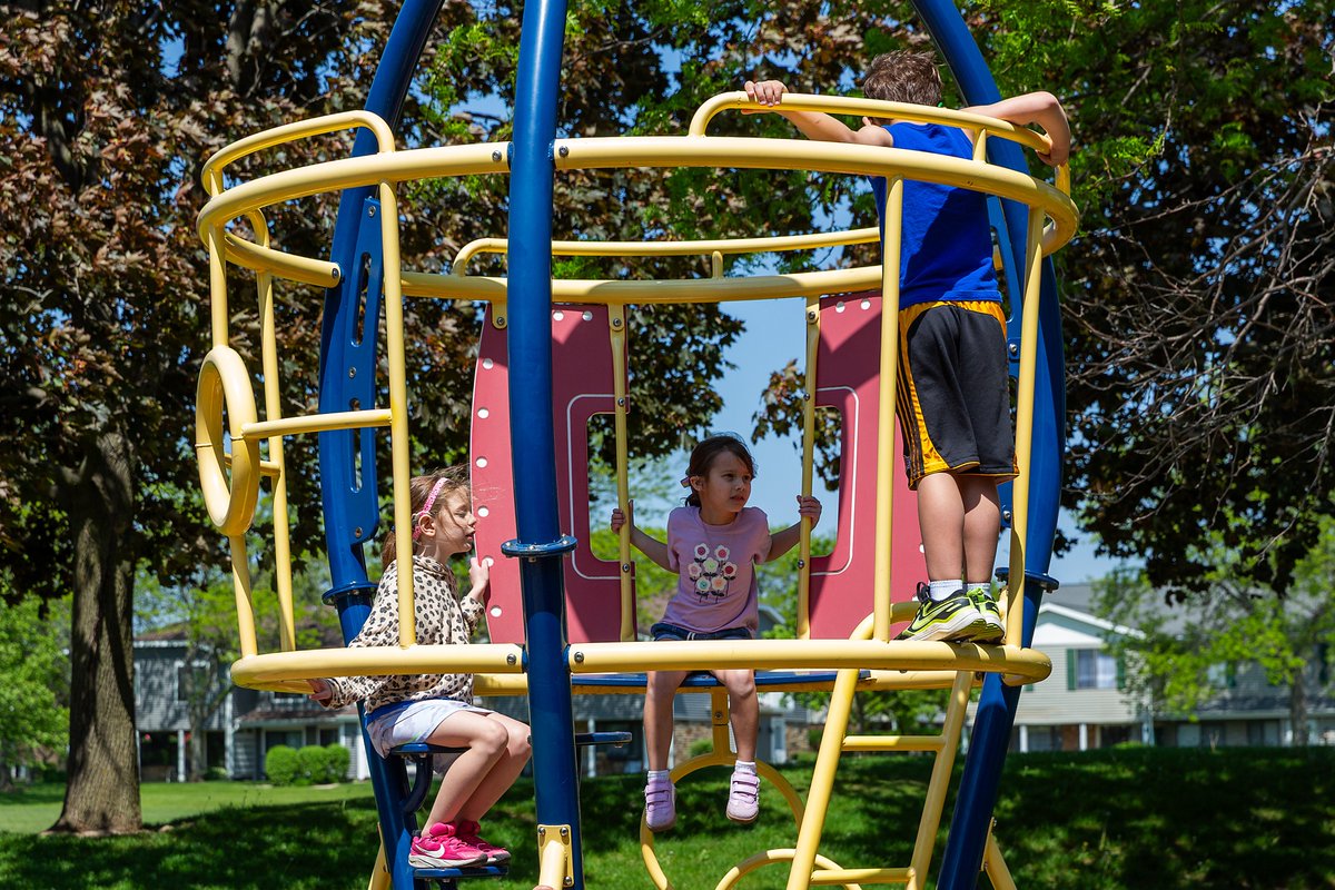 SEDOL_IL's tweet photo. The John Powers Center held its annual Proud to be Me picnic last week! Students, staff, and families came together to play and celebrate the growth students have made this year. https://t.co/sL1nu2WXMQ