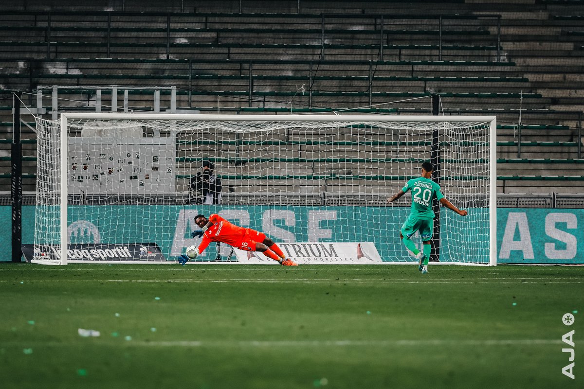 AJ Auxerre tweet media