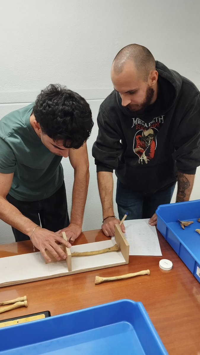 CIAS_UC's tweet photo. O investigador do CIAS Francisco Curate dinamizou a Oficina de Introdução à Antropologia Biológica, nos dias 18 e 19 de maio nas Reservas do Museu de Almada, Câmara Municipal de Almada. Evento organizado pelo CIAS e pela Câmara Municipal de Almada. https://t.co/dQLOk7ziGa