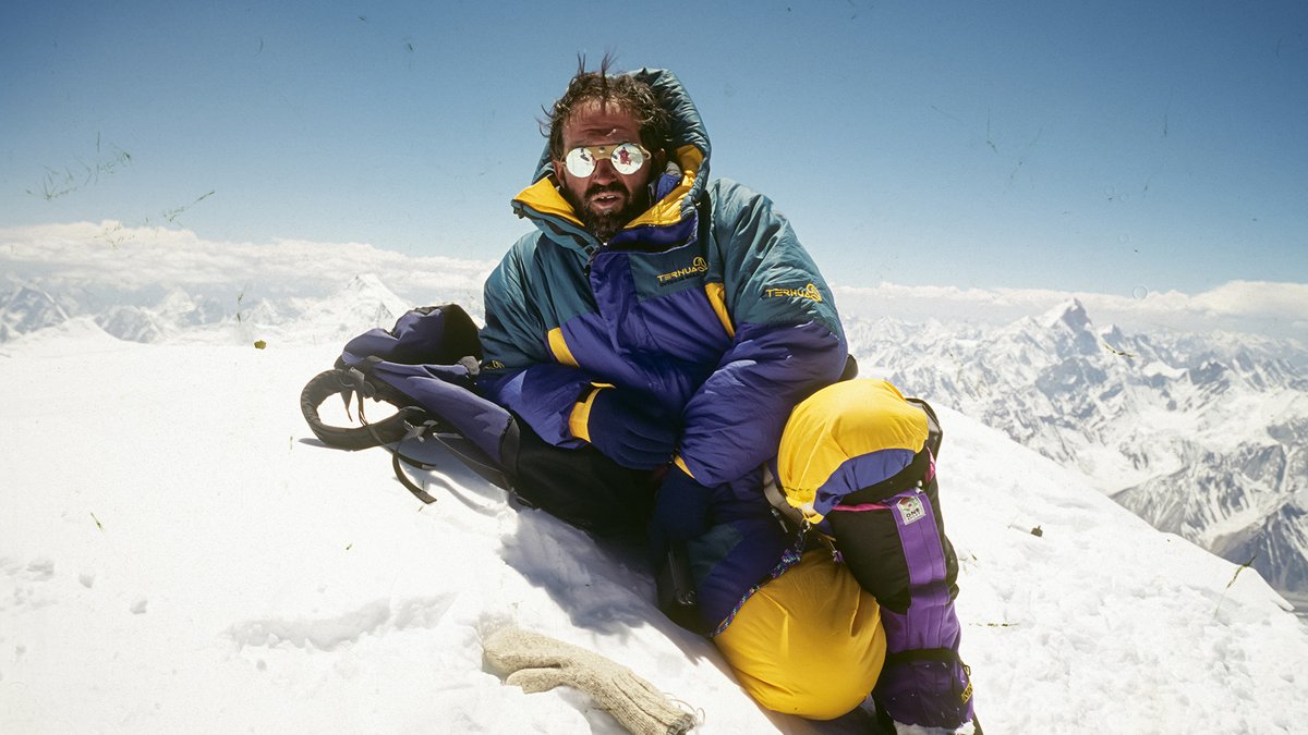Impres_TVE's tweet photo. Juanito Oiarzabal fue el tercer alpinista de la historia que consiguió subir los catorce ochomiles del planeta sin oxígeno artificial, tras Reinhold Messner y Edhard Loretan. https://t.co/oH0Ju1pCtm