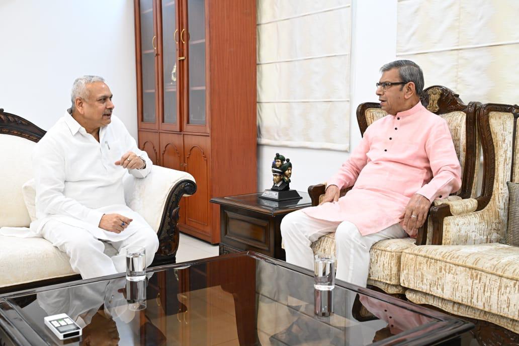 saudansinghbjp's tweet photo. हरियाणा लोक भवन में हरियाणा के महामहिम राज्यपाल प्रो. अशीम कुमार घोष जी से शिष्टाचार एवं सौजन्य भेंट की।

इस आत्मीय मुलाकात के दौरान विभिन्न समसामयिक, सामाजिक एवं राष्ट्रहित से जुड़े विषयों पर सारगर्भित चर्चा हुई। https://t.co/wTFg4OTGSj
