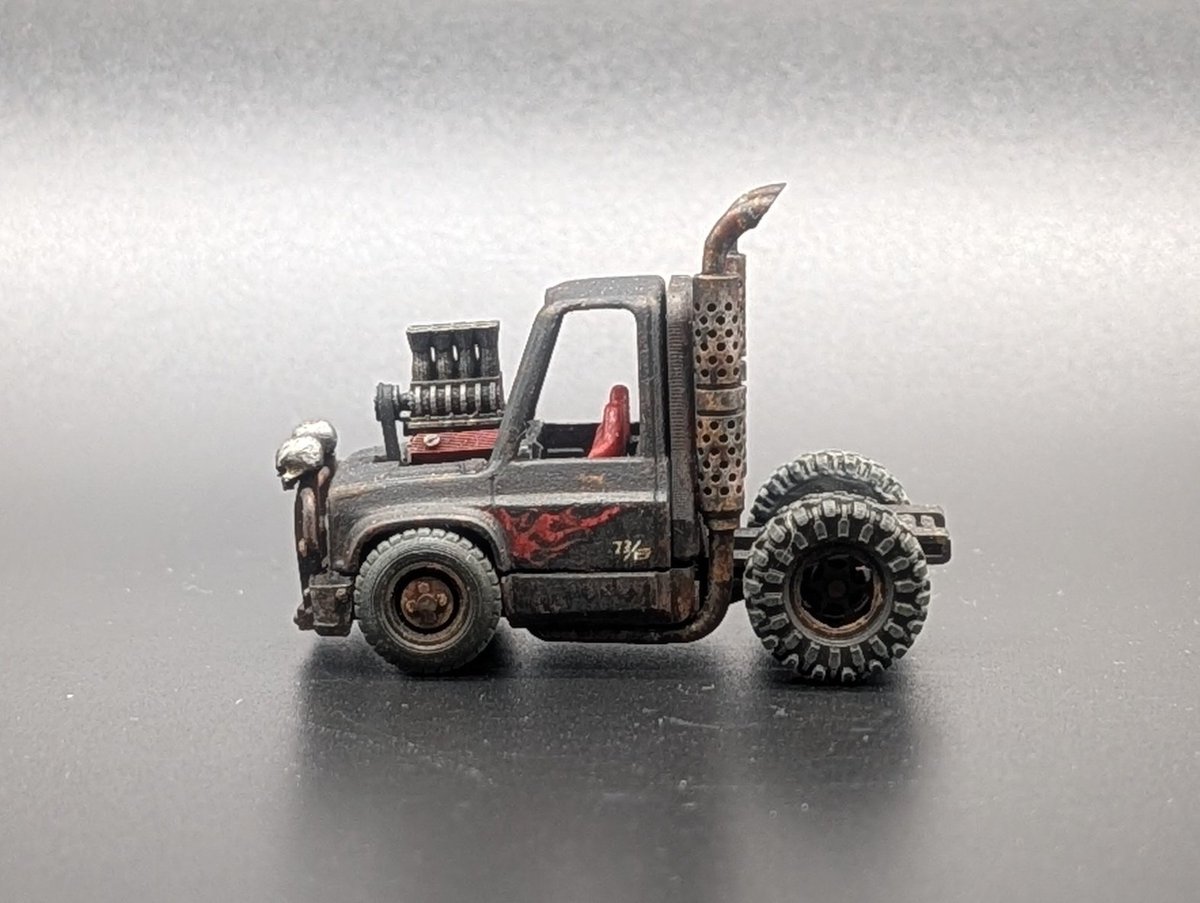 takeyass21's tweet photo. #hotwheels 83 CHEVY SILVERADO。最近好きなトゥーンドです。
#CDCSfinal にて展示させて頂きました。
シャーシはコンビニさん@hotconvenience 謹製。
丸目化、エンジンスワップ等。
ワイスピのC10買えなさそうなので作りました。
SCベルトは熱収縮チューブです。
#CDCSfinal #MADMAX #gaslands https://t.co/AoAyuFJEtd
