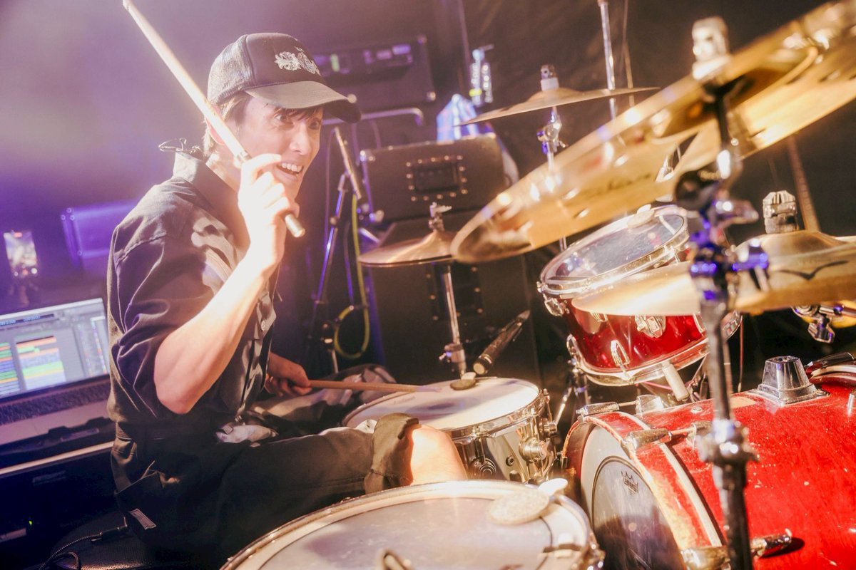 RTB_info's tweet photo. 【 大阪ライブ終了🎸 】

●5/26(火) 大阪2nd LINE

HONNOU

with : EVE OF THE LAIN

M1 プリズム
M2 オンステージ
M3 彗星
M4 一目惚れかき消して
M5 You
M6 バースデイ
M7 常夜灯
M8 ドラマのあとで - retake
M9 クライマー
M10 音の鳴る方へ
En リード with イブオブ航平

photo by @mini12du https://t.co/b0XOJxwyFP