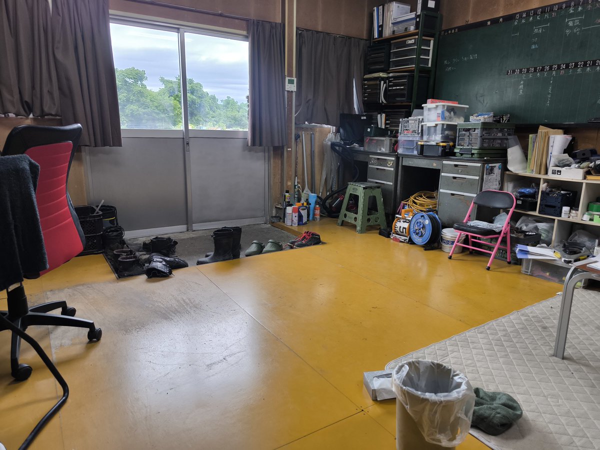 junrozalia's tweet photo. やっと仕事が落ち着いたから、会社の詰め所を久しぶりにお掃除しました。またドラム持ってこよっと(笑) https://t.co/s0UeKDnwDh