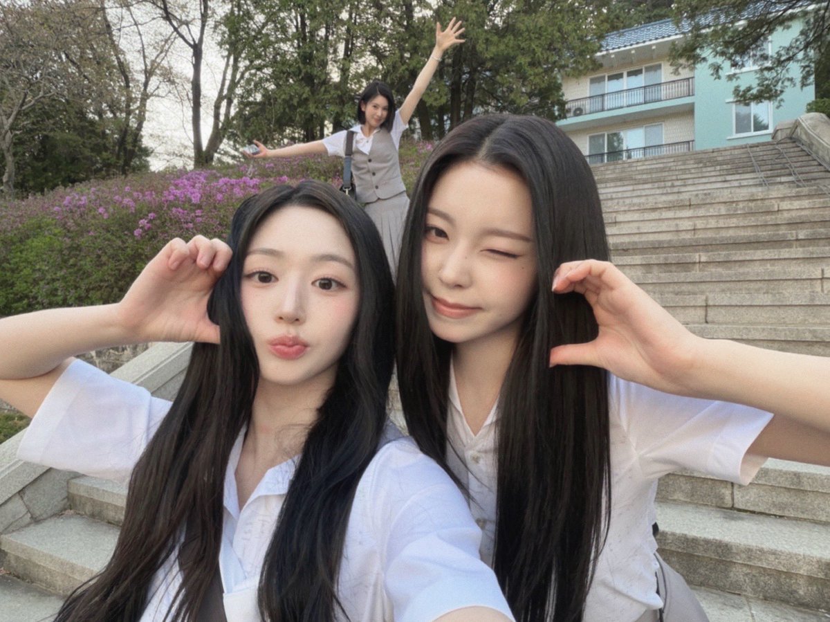 HAEWONNl's tweet photo. Happy birthday, cat Jinkyu who sometimes nag like a mom though she’s the maknae… ㅋ M… may your l.. l… life… be filled by nothing but eternal happiness. 🤍 https://t.co/6FKWpevavw