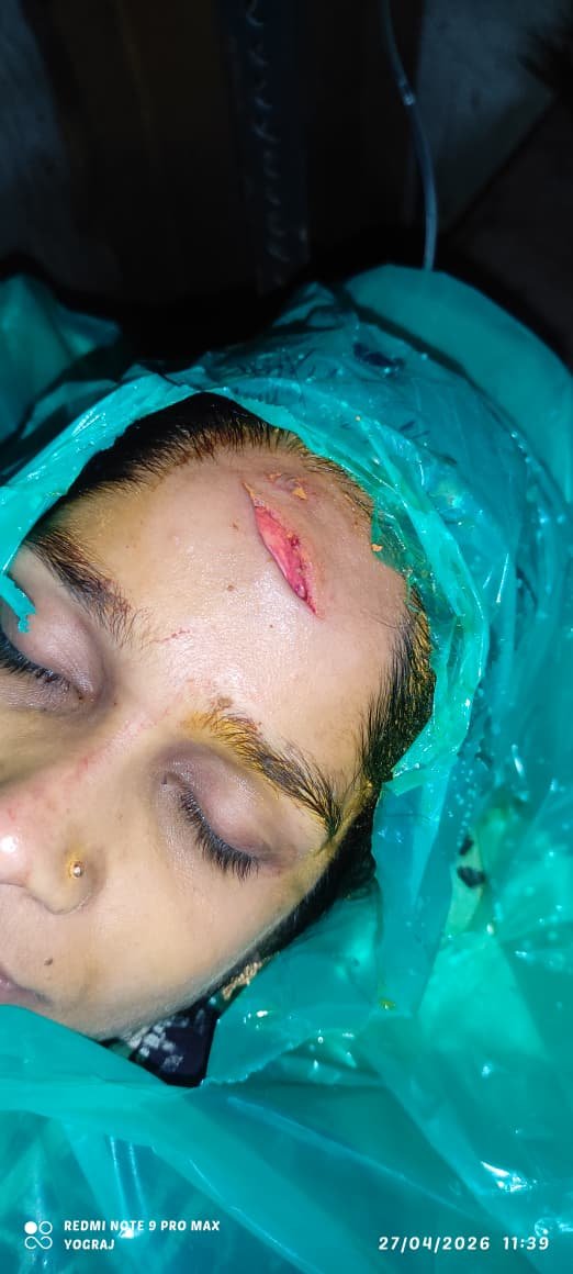 AdvAshif's tweet photo. What kind of policing is this?

A woman has suffered a serious head injury after being assaulted with a stone. FIR No. 0169 of 2026 has been registered at Bhoiwada Police Station only under Sections 118(1) and 352 of the BNS, 2023, though the victim repeatedly stated that the accused hit her on the head with clear intention to kill.

Today, when she approached DCP Zone 4, Mr. Anurag Jain @Anurag_Jain_IPS , she was allegedly told, “Nahi, uska intention marne ka nahi tha.”

Arey bhai, if police officers sitting in their air conditioned offices have already decided the intention of the accused and want to give a clean chit at this stage itself, then why do we need courts at all?

Aap hi police ban jao, aap hi judge ban jao, aur courts ko bandh kar dete hain.

A stone blow on the head is not a small incident. The victim deserves fair investigation, not casual opinions. @MumbaiPolice @CPMumbaiPolice must look into this immediately.
@Bhoiwada_PS 
@Devendra_Office @AmitShah