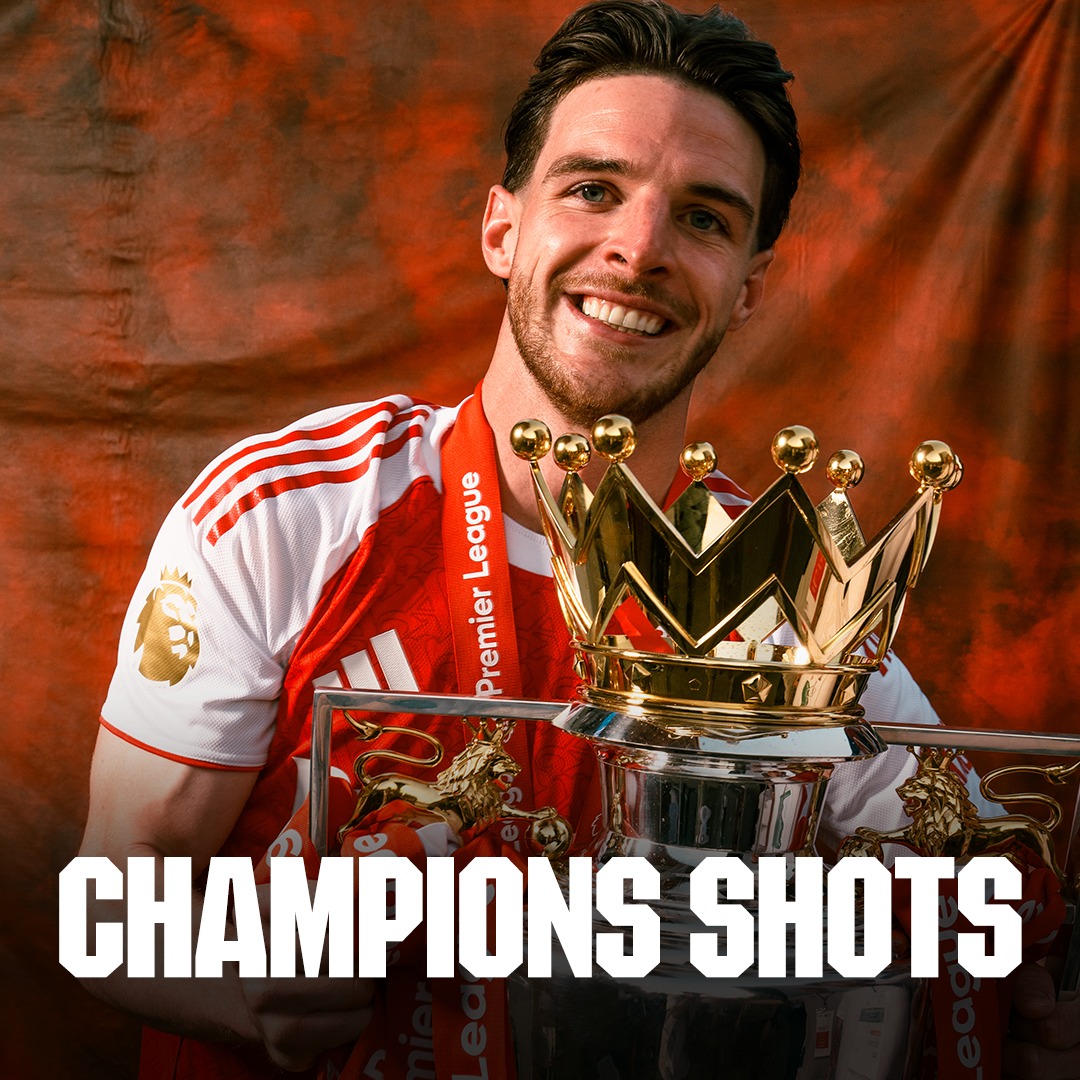 Arsenal's tweet photo. The Arsenal. The champions. 

Enjoy all the best shots of our Gunners 👇