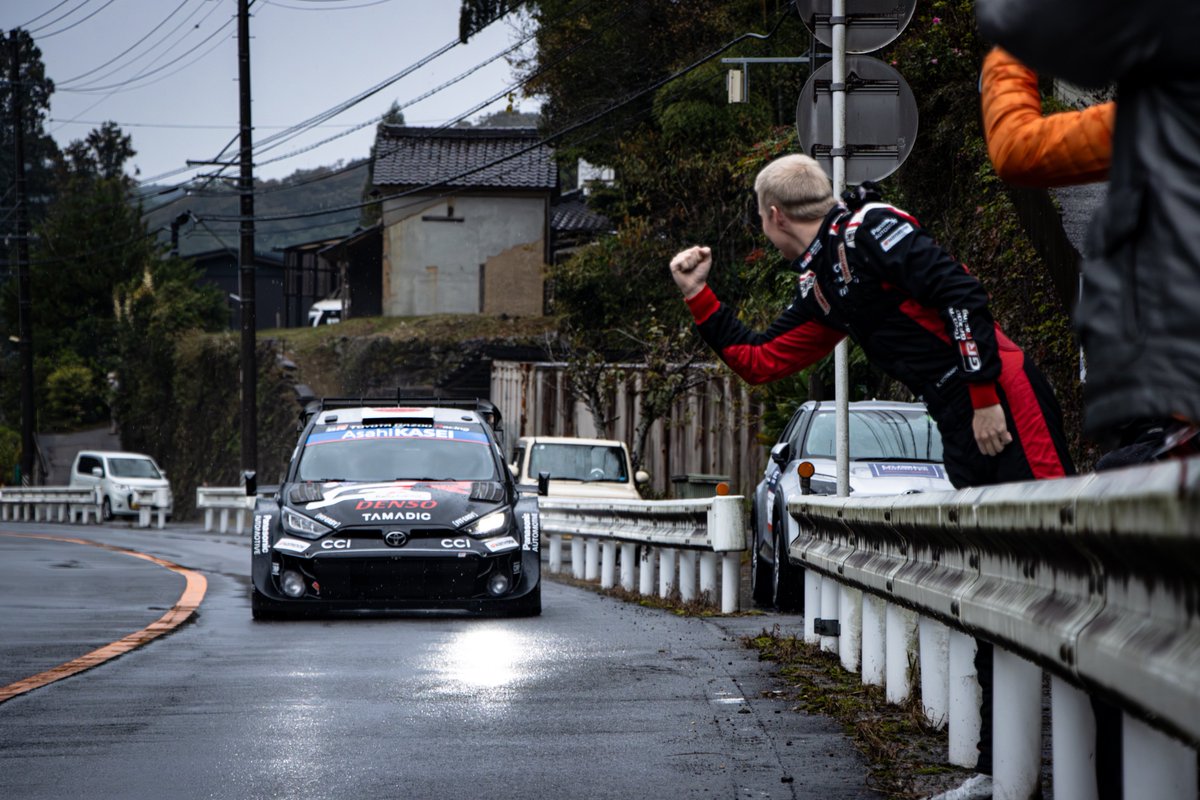 RyuMotorsport_6's tweet photo. ラリー直前イベント、サイン会はランダムだったけど、勝田選手にサインを貰えました

勝田選手「これ、あなたが撮ったんですか？たまたま見かけて、僕もカッレもお気に入りです！」

？！「僕」

すごく良い瞬間を撮影できたと思ってたけど、本人に届いてたなんて感無量です

#wrcjp #ラリージャパン https://t.co/0EaSiTmpZ2