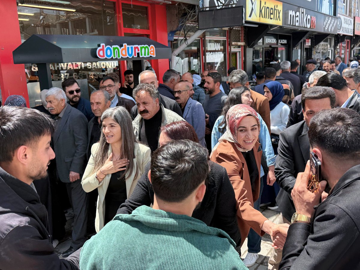 neslihansedal65's tweet photo. Em îro li Qelqeliyê û Seravê bûn. Me serdana gelê xwe kir û cejna wan pîroz kir. 
Ji bo pêşwaziya ew qas xweşik, zor spas. 
Spas #Qelqelî 🌿
Spas #Serav 🌿

@DEMPartiWan @dbp_wan https://t.co/UY3F8sKI8P