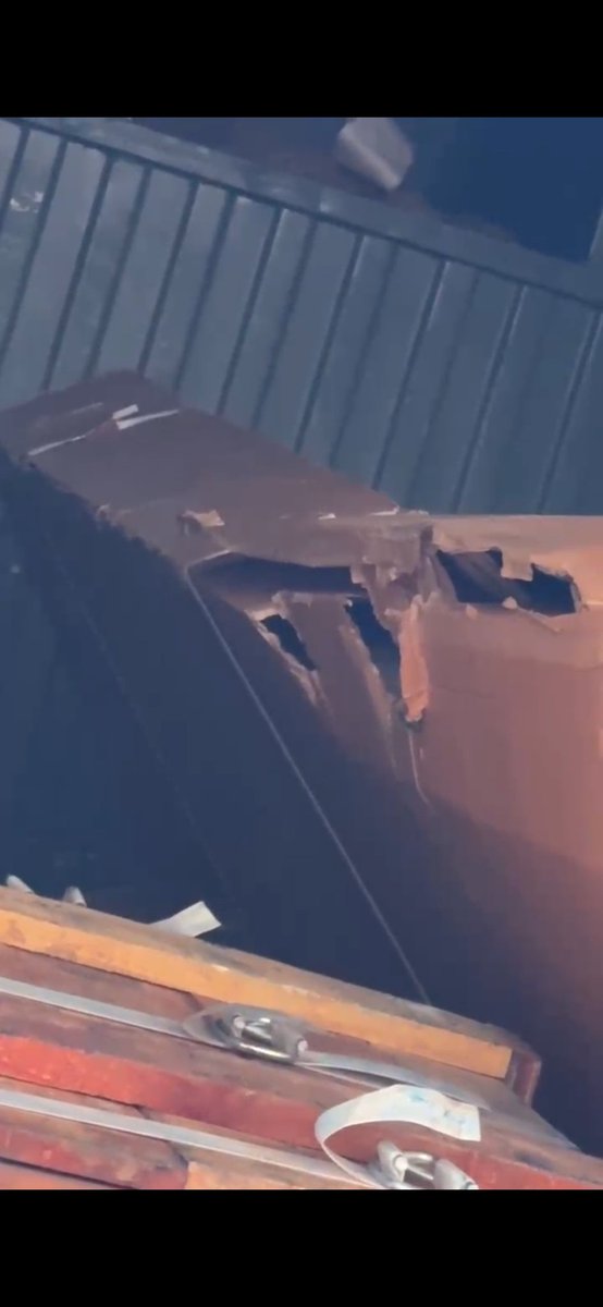 AdnanBalde's tweet photo. @Flipkart delivering damaged product delivery executive ride behaviour repeatedly wrong order https://t.co/QDeoXNW3lf